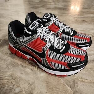 Nike Zoom Vomero 5 Men's Size 9.5 Metallic Silver/Black HV0926-095